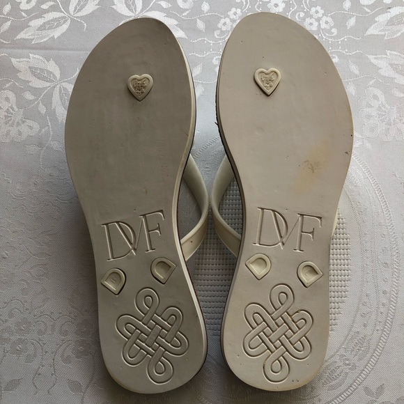 DVF Diane Von Furstenberg White Flip-Flop Sandals Women’s Size 7 Slip-On Shoes - Picture 8 of 16